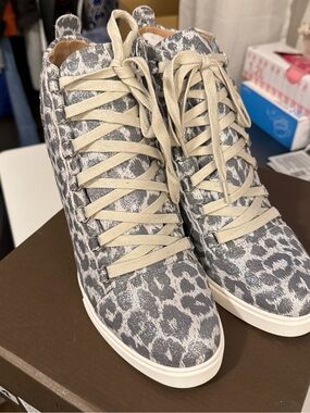 Linea Paolo Fenton-L Women’s Silver/White Leopard Glitter High-Top Lace-Up 8M